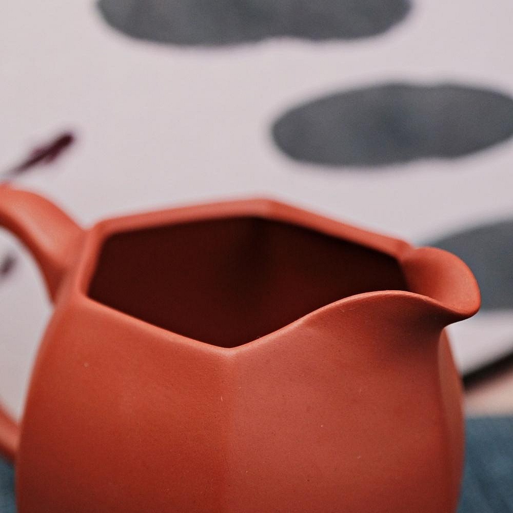 【全館滿599免運】茶海 分茶器【手工紫砂六方茶海】六方公道杯260ML 分茶器【清水泥六方茶漏】【自在坊茶具】-細節圖3