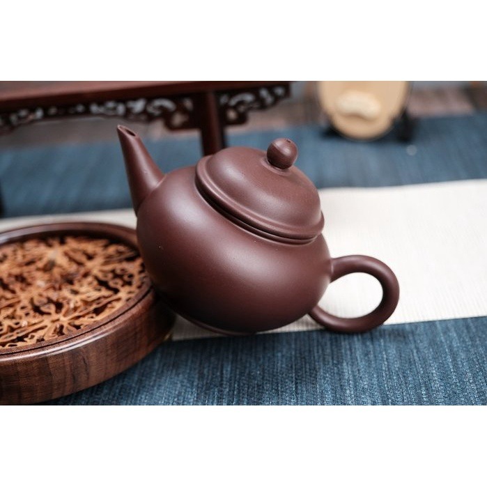 【全館滿599免運】茶壺 紫砂壺 手工壺【手工紫朱泥水平壺210ML】工藝師盧興龍手作 原礦紫朱泥 出湯順暢【自在坊茶具-細節圖2