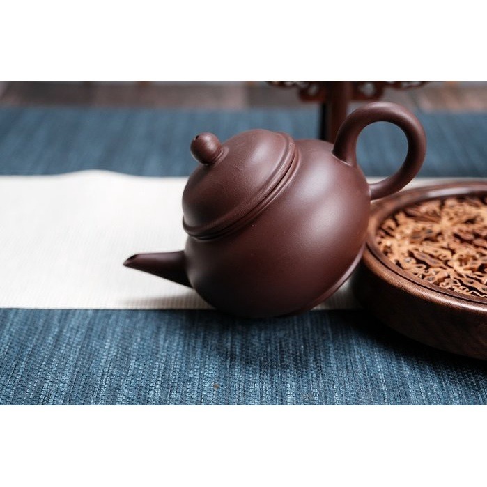 【全館滿599免運】茶壺 紫砂壺 手工壺【手工紫朱泥水平壺210ML】工藝師盧興龍手作 原礦紫朱泥 出湯順暢【自在坊茶具-細節圖4