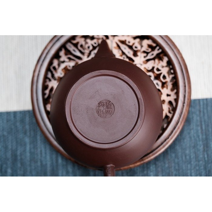 【全館滿599免運】茶壺 紫砂壺 手工壺【手工紫朱泥水平壺210ML】工藝師盧興龍手作 原礦紫朱泥 出湯順暢【自在坊茶具-細節圖6