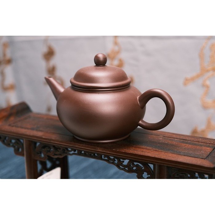 【全館滿599免運】茶壺 紫砂壺 手工壺【手工紫朱泥水平壺210ML】工藝師盧興龍手作 原礦紫朱泥 出湯順暢【自在坊茶具-細節圖7