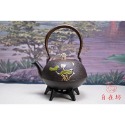 【全館滿599免運】鑄鐵壺 燒水壺 綠葉荷花鑄鐵壺1.2L〔附贈壺叉〕日本鑄鐵壺 鑄鐵茶壺 (不含壺墊)【自在坊茶具】-規格圖11