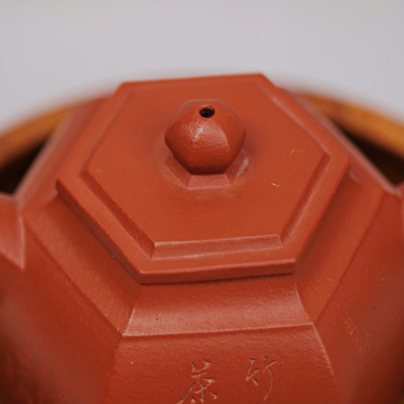 【自在坊茶具】茶壼 西施壼 紫砂壼【倪新安平安六方壼-140ml(朱泥)】工藝師手作 出湯順暢【全館滿599免運】-細節圖3