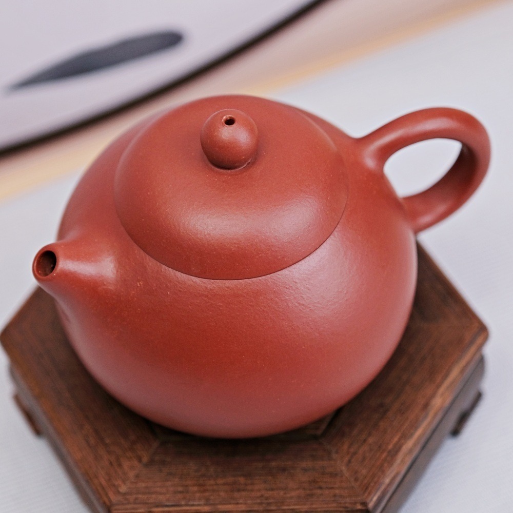 【全館滿599免運】茶壺 手工壺 紫砂壺【徐霞大紅袍梨形壺─165ml】工藝師紫砂壺 原礦老紫泥【自在坊茶具】-細節圖3
