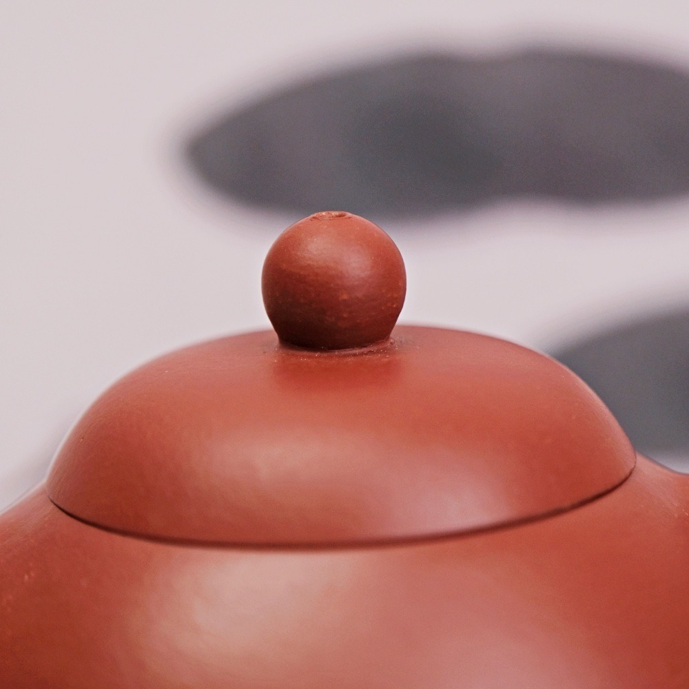 【全館滿599免運】茶壺 手工壺 紫砂壺【徐霞大紅袍梨形壺─165ml】工藝師紫砂壺 原礦老紫泥【自在坊茶具】-細節圖6