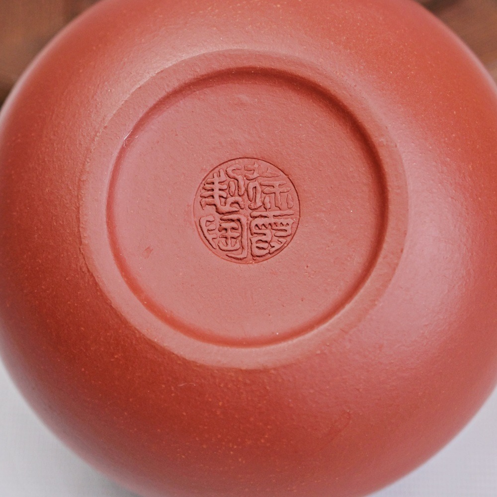 【全館滿599免運】茶壺 手工壺 紫砂壺【徐霞大紅袍梨形壺─165ml】工藝師紫砂壺 原礦老紫泥【自在坊茶具】-細節圖10