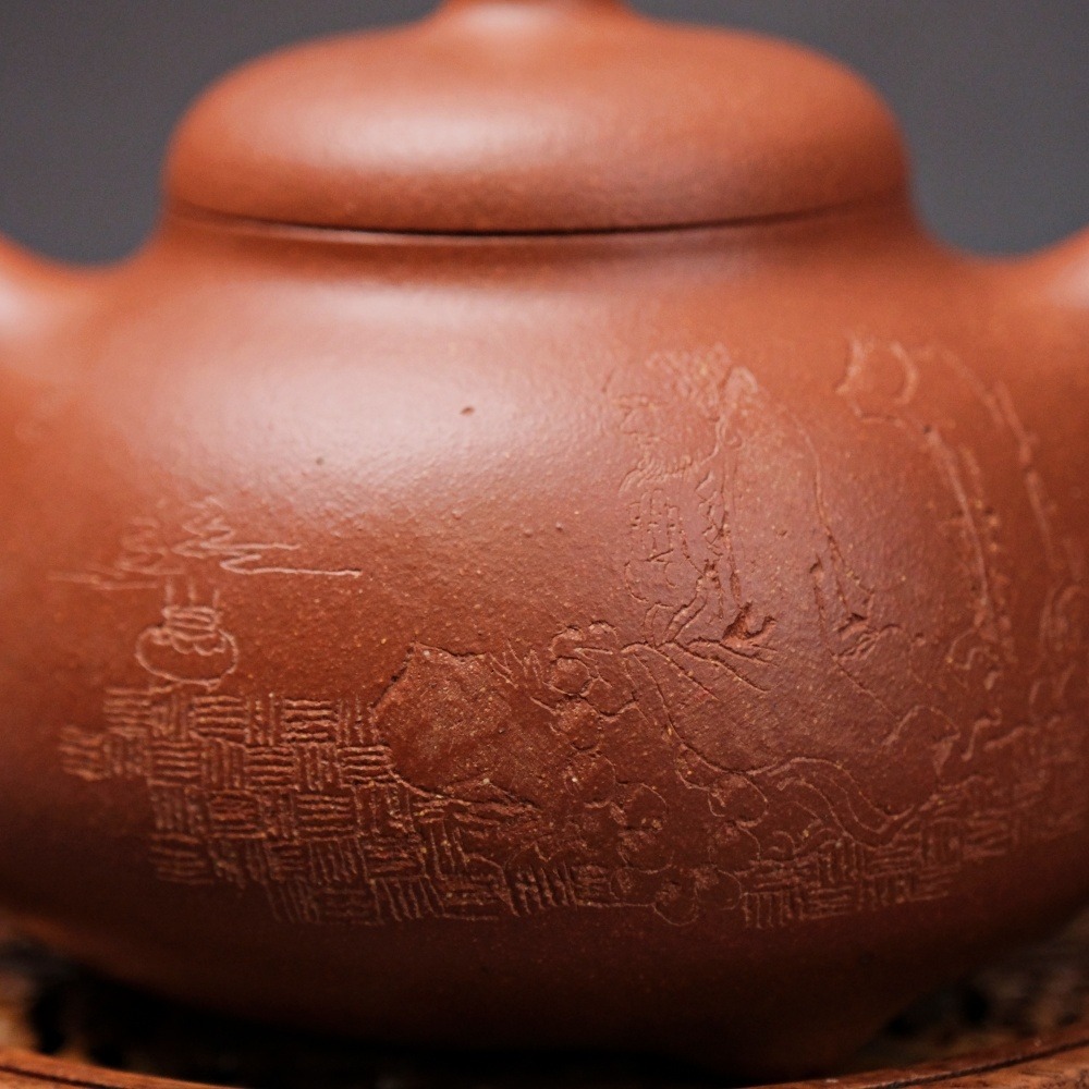 【全館滿599免運】茶壺 手工壺 紫砂壺【劉鳳英降坡泥三足乳釘壼─350ml】工藝師紫砂壺 原礦老紫泥【自在坊茶具】-細節圖7
