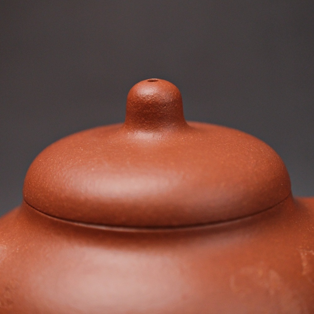 【全館滿599免運】茶壺 手工壺 紫砂壺【劉鳳英降坡泥三足乳釘壼─350ml】工藝師紫砂壺 原礦老紫泥【自在坊茶具】-細節圖8