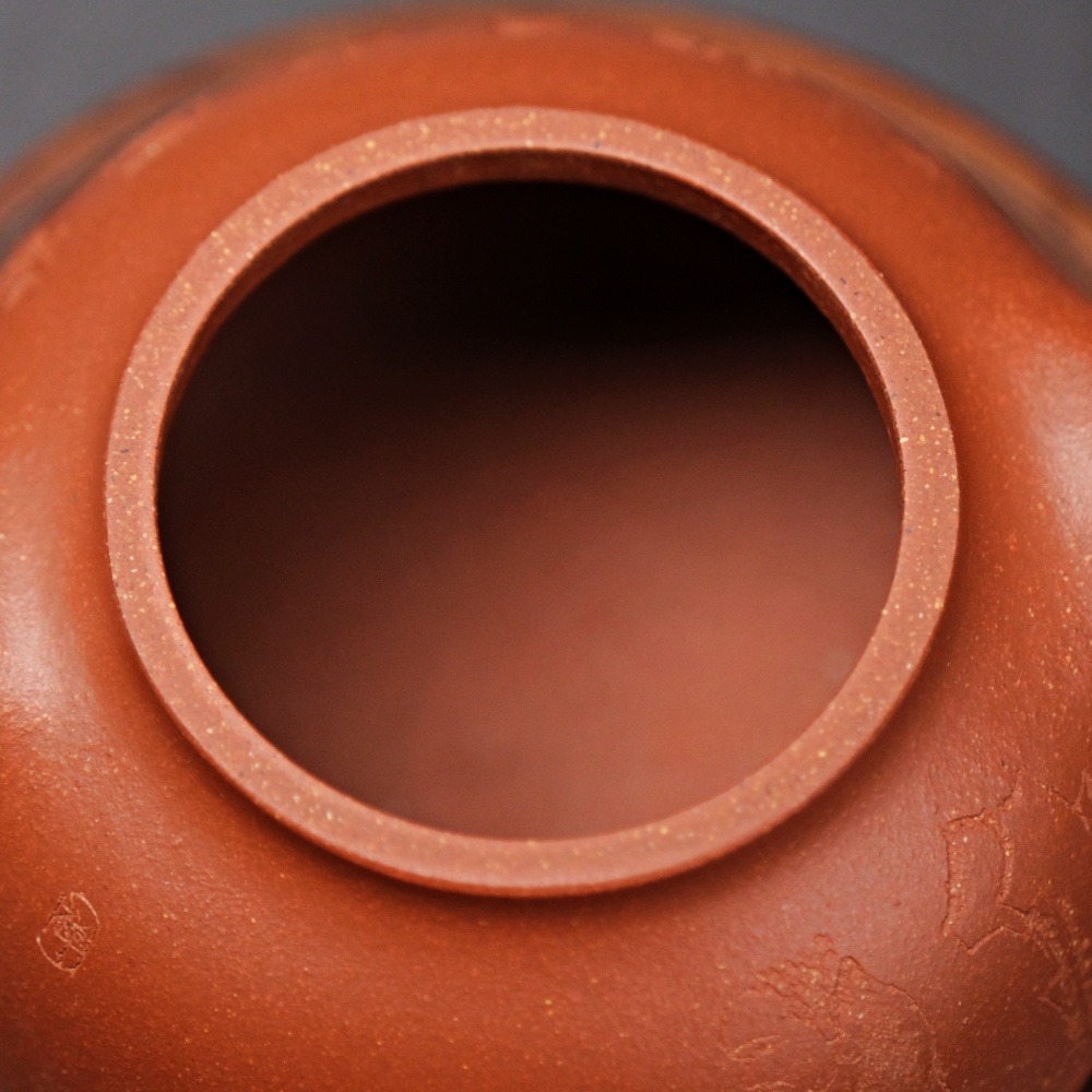 【全館滿599免運】茶壺 手工壺 紫砂壺【劉鳳英降坡泥三足乳釘壼─350ml】工藝師紫砂壺 原礦老紫泥【自在坊茶具】-細節圖11