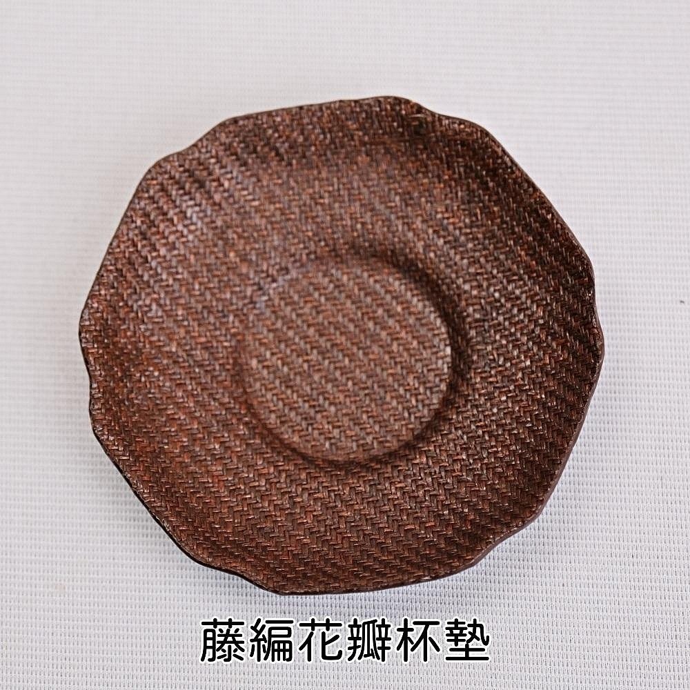 【全館滿599免運】藤編花瓣杯墊 漆編席樹葉杯墊 漆印編樹葉杯墊 杯墊 藤編杯墊 防燙杯墊 隔熱杯墊【自在坊茶具】-細節圖2