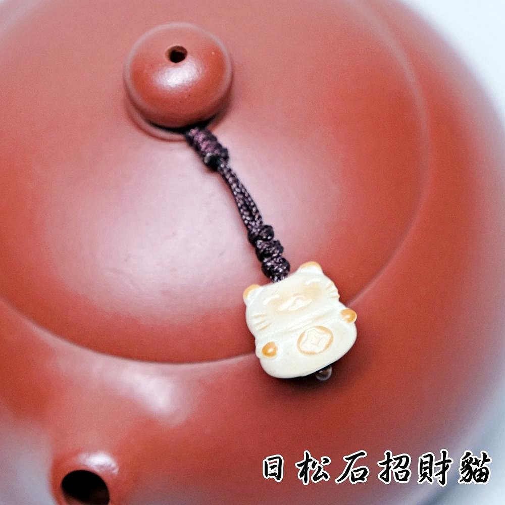 白松石招財貓壼蓋掛飾