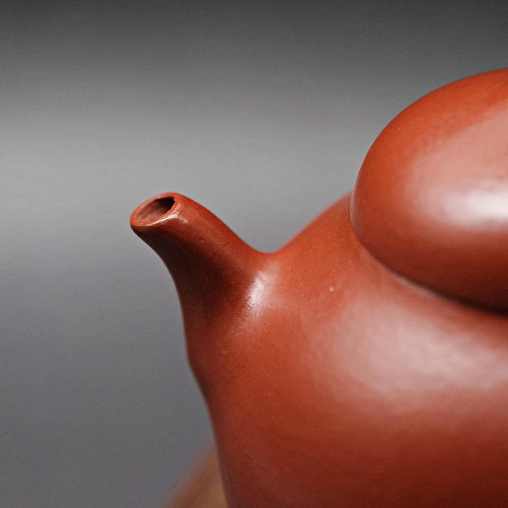 【全館滿599免運】許情朱泥茄瓜壼─180ml 茶壼 紫砂壼 工藝師手作 手工茶壼 宜興紫砂壺 附收藏證書【自在坊茶具】-細節圖5