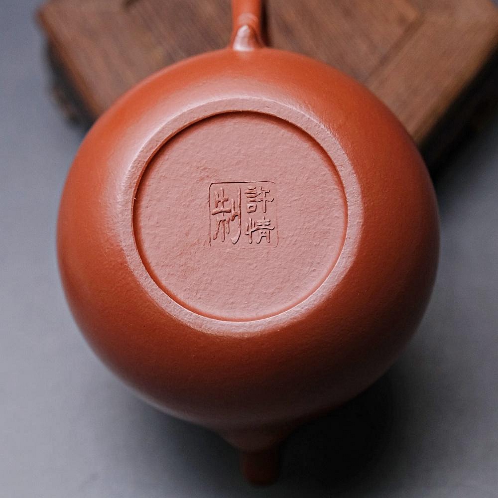 【全館滿599免運】許情朱泥茄瓜壼─180ml 茶壼 紫砂壼 工藝師手作 手工茶壼 宜興紫砂壺 附收藏證書【自在坊茶具】-細節圖8