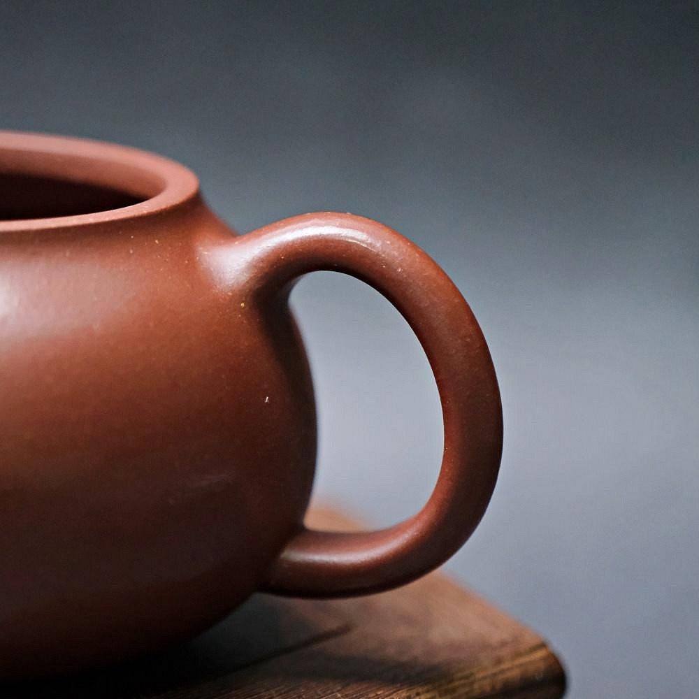 【全館滿599免運】陳紅大紅袍柿圓壼─140ml 茶壼 紫砂壼 工藝師手作 手工茶壼 宜興紫砂壺 附收藏證書【自在坊茶具-細節圖5