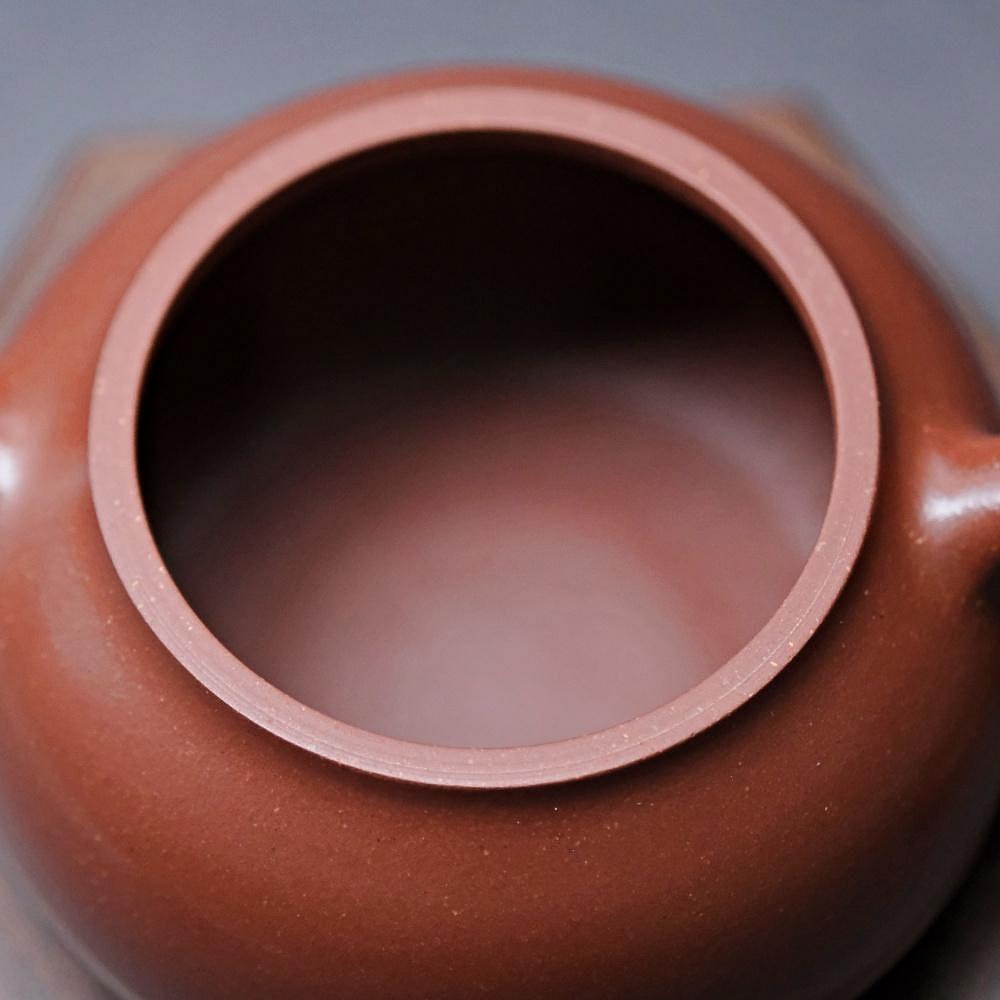 【全館滿599免運】陳紅大紅袍柿圓壼─140ml 茶壼 紫砂壼 工藝師手作 手工茶壼 宜興紫砂壺 附收藏證書【自在坊茶具-細節圖6