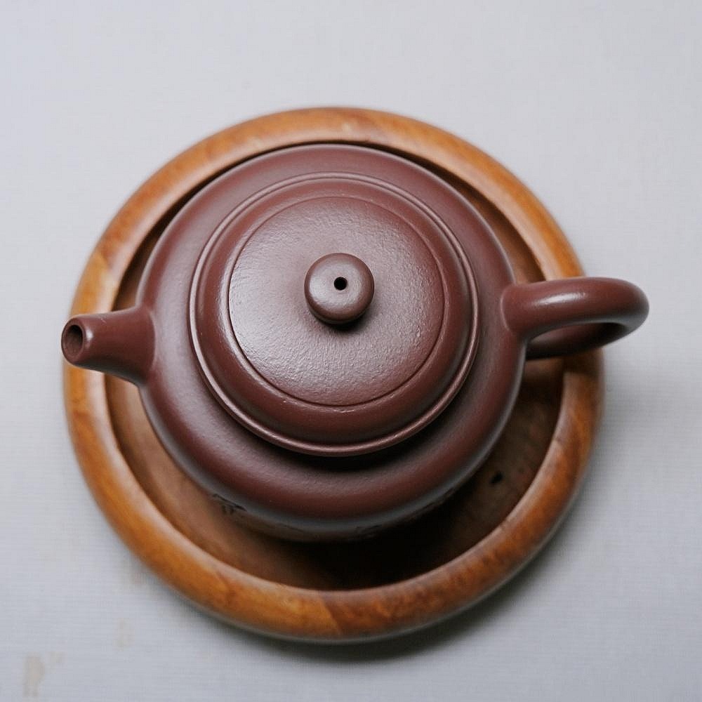 【自在坊茶具】茶壼 西施壼 紫砂壼【邵美華紫朱泥德中壼-300ml】工藝師手作 出湯順暢【全館滿599免運】-細節圖3