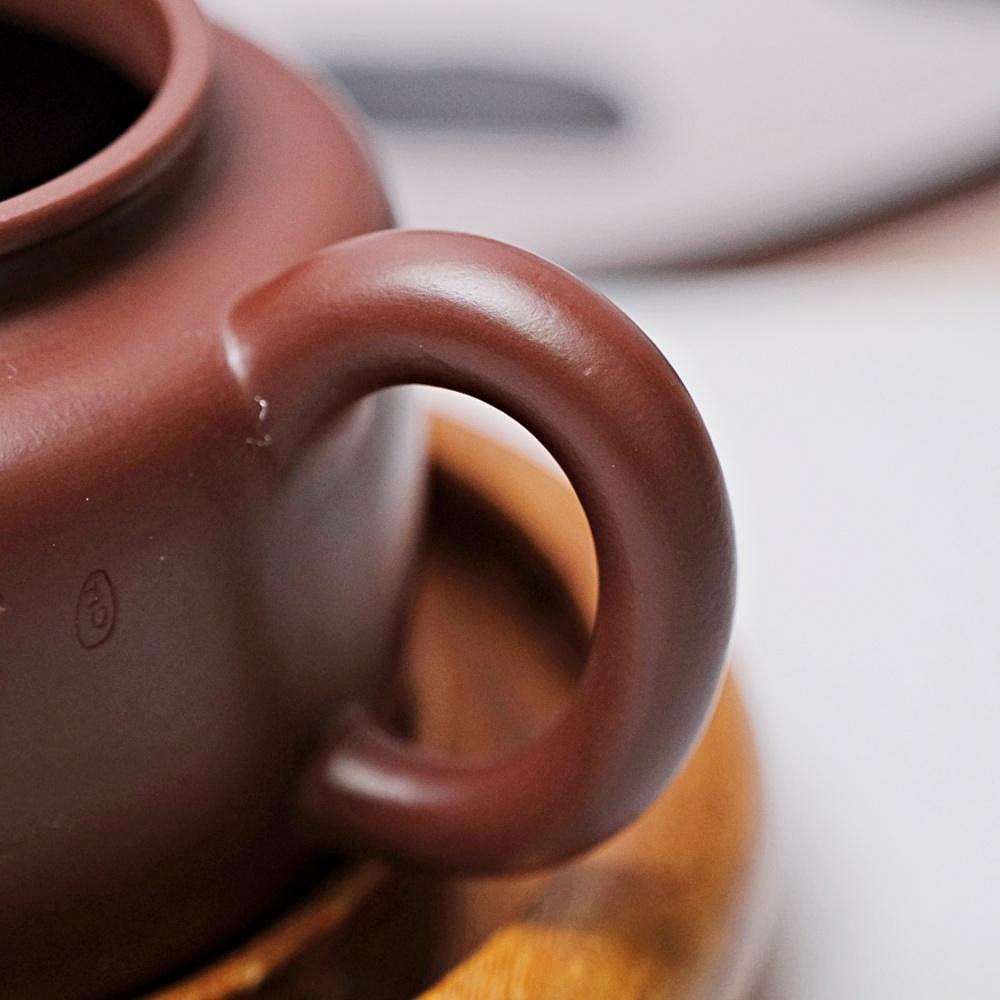 【自在坊茶具】茶壼 西施壼 紫砂壼【邵美華紫朱泥德中壼-300ml】工藝師手作 出湯順暢【全館滿599免運】-細節圖7