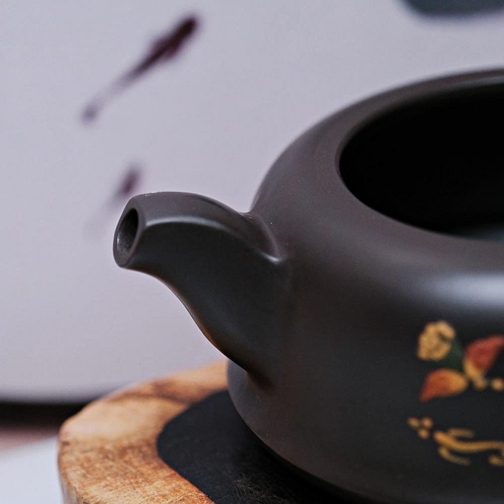 【自在坊茶具】茶壼 西施壼 紫砂壼【邵美華黑朱泥青娃蓮子-260ml】工藝師手作 出湯順暢【全館滿599免運】-細節圖6