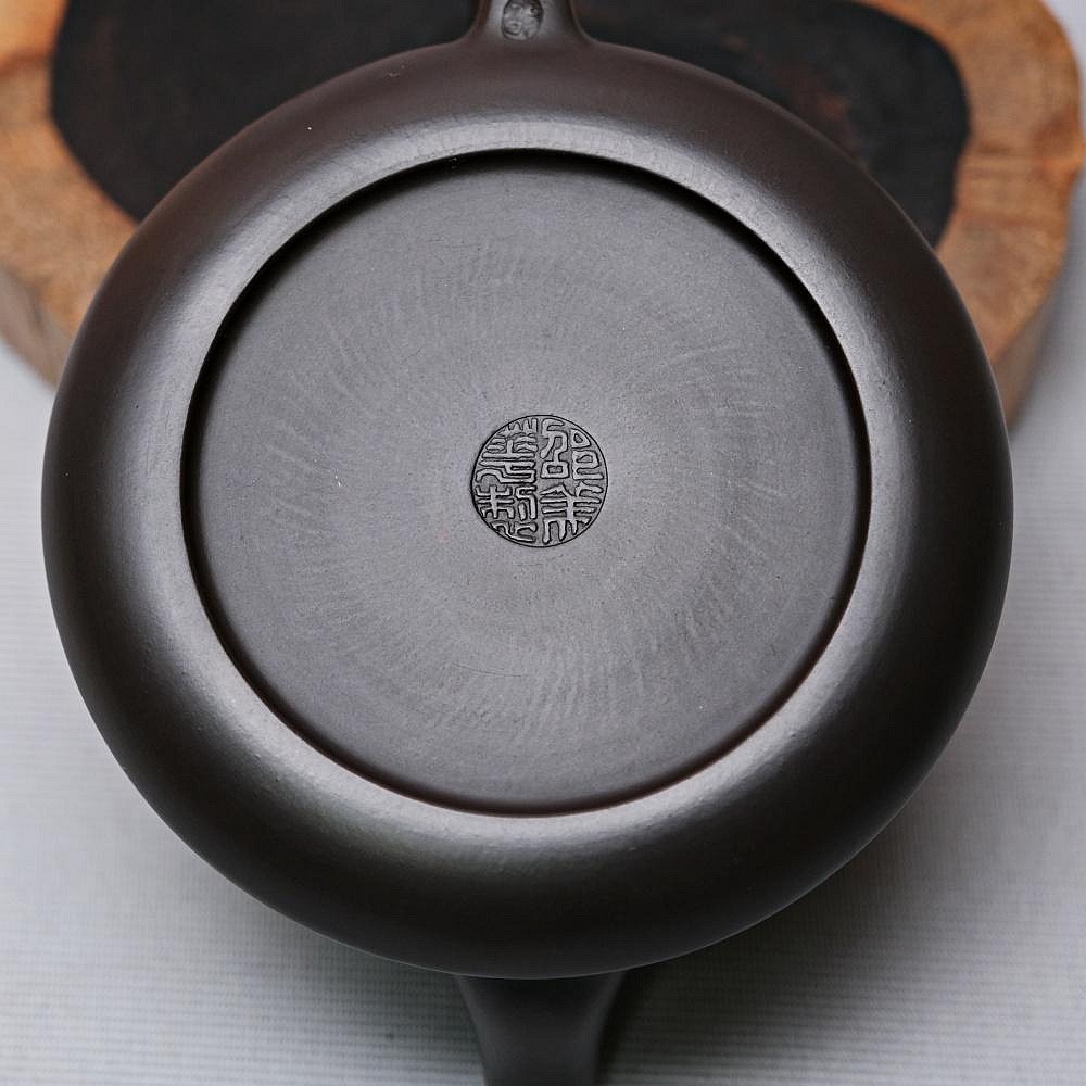 【自在坊茶具】茶壼 西施壼 紫砂壼【邵美華黑朱泥青娃蓮子-260ml】工藝師手作 出湯順暢【全館滿599免運】-細節圖10