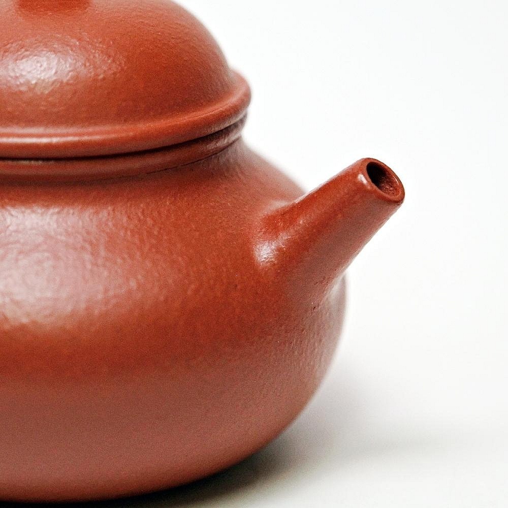 【自在坊茶具】茶壼 容天壼 紫砂壼【段麗娟魚子朱泥容天壼─130ml】工藝師手作 手工茶壼 出湯順暢【全館滿599免運】-細節圖3