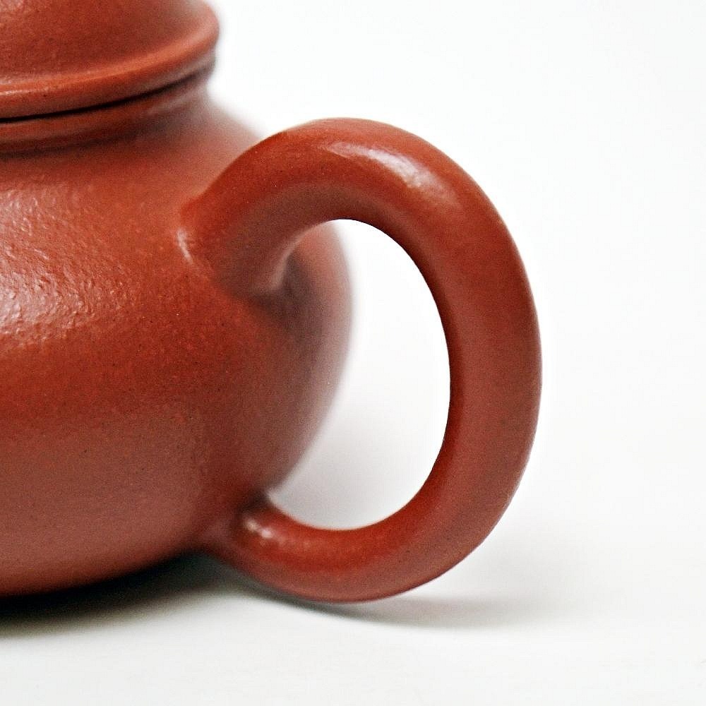 【自在坊茶具】茶壼 容天壼 紫砂壼【段麗娟魚子朱泥容天壼─130ml】工藝師手作 手工茶壼 出湯順暢【全館滿599免運】-細節圖4
