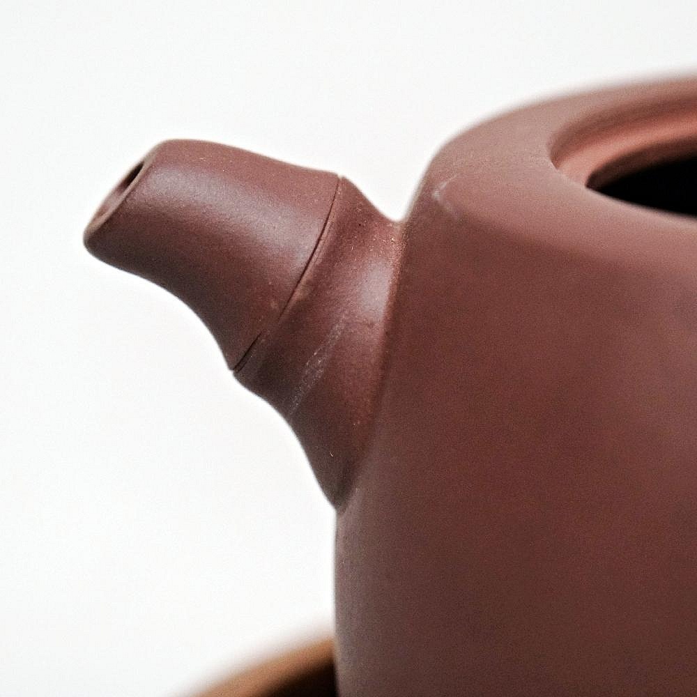 【全館滿599免運】竹段紫砂壼─清模款 300ml 茶壼 紫砂壼 出湯順暢 出水俐落 宜興紫砂壼 大容量 透氣性佳【自在-細節圖4