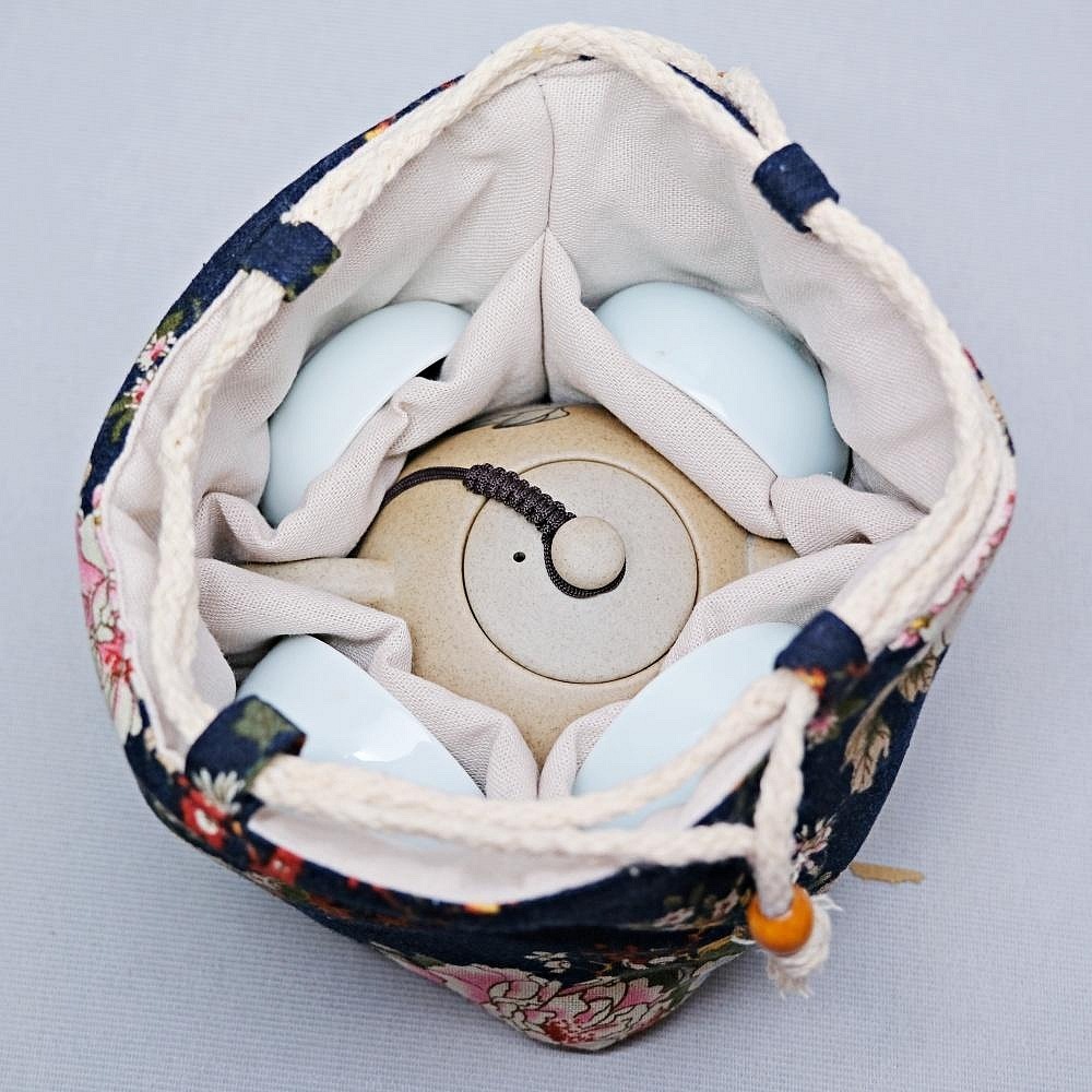 【自在坊茶具】茶具 五格束口收納袋─米/咖/灰/藍花 加厚款麻布保護布袋 抽繩棉布壺套 外出茶具提袋 旅行茶具 收納布包-細節圖2