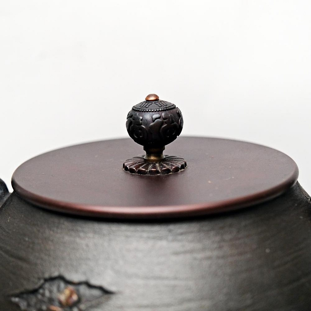 【自在坊茶具】螞蟻藏六造鑄鐵壺1.3L〔附贈壺叉〕藏六造 日本鑄鐵壺 老鐵壺 煮茶壺 燒水壺 鑄鐵茶壺【全館滿599免運-細節圖4