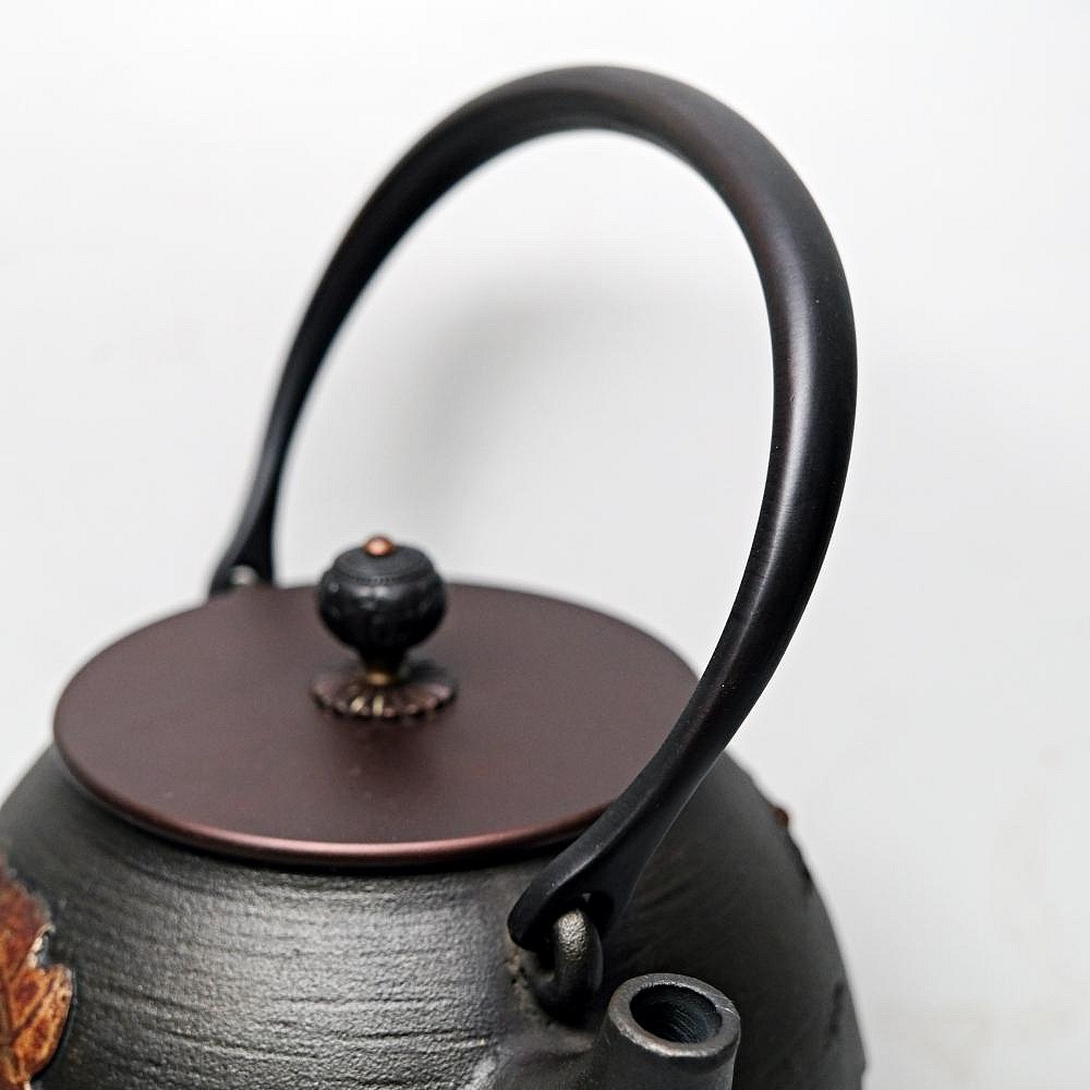 【自在坊茶具】螞蟻藏六造鑄鐵壺1.3L〔附贈壺叉〕藏六造 日本鑄鐵壺 老鐵壺 煮茶壺 燒水壺 鑄鐵茶壺【全館滿599免運-細節圖5