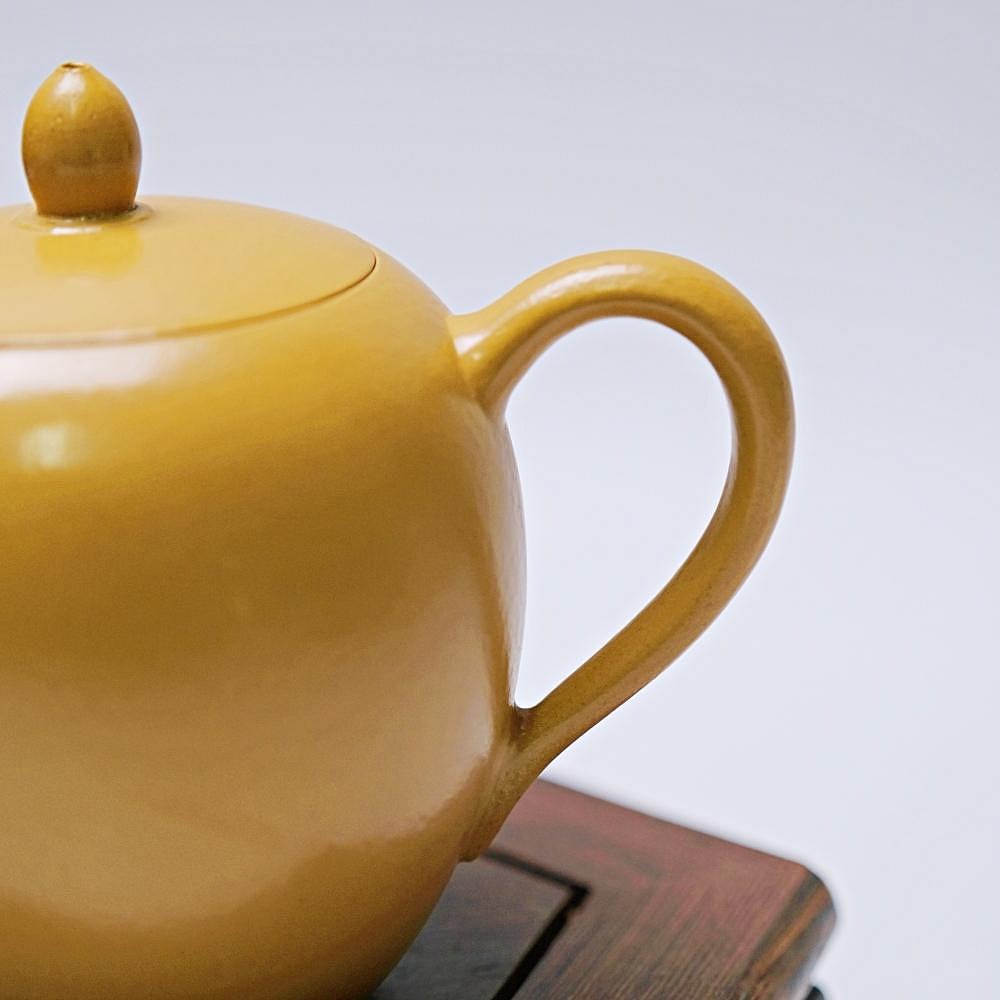 【自在坊茶具】徐玉鳳黃金朱泥美人肩壺─130ml 工藝師手作 原礦紫砂 宜興茶壺 一把好壺 出湯順暢 三寸不斷-細節圖4