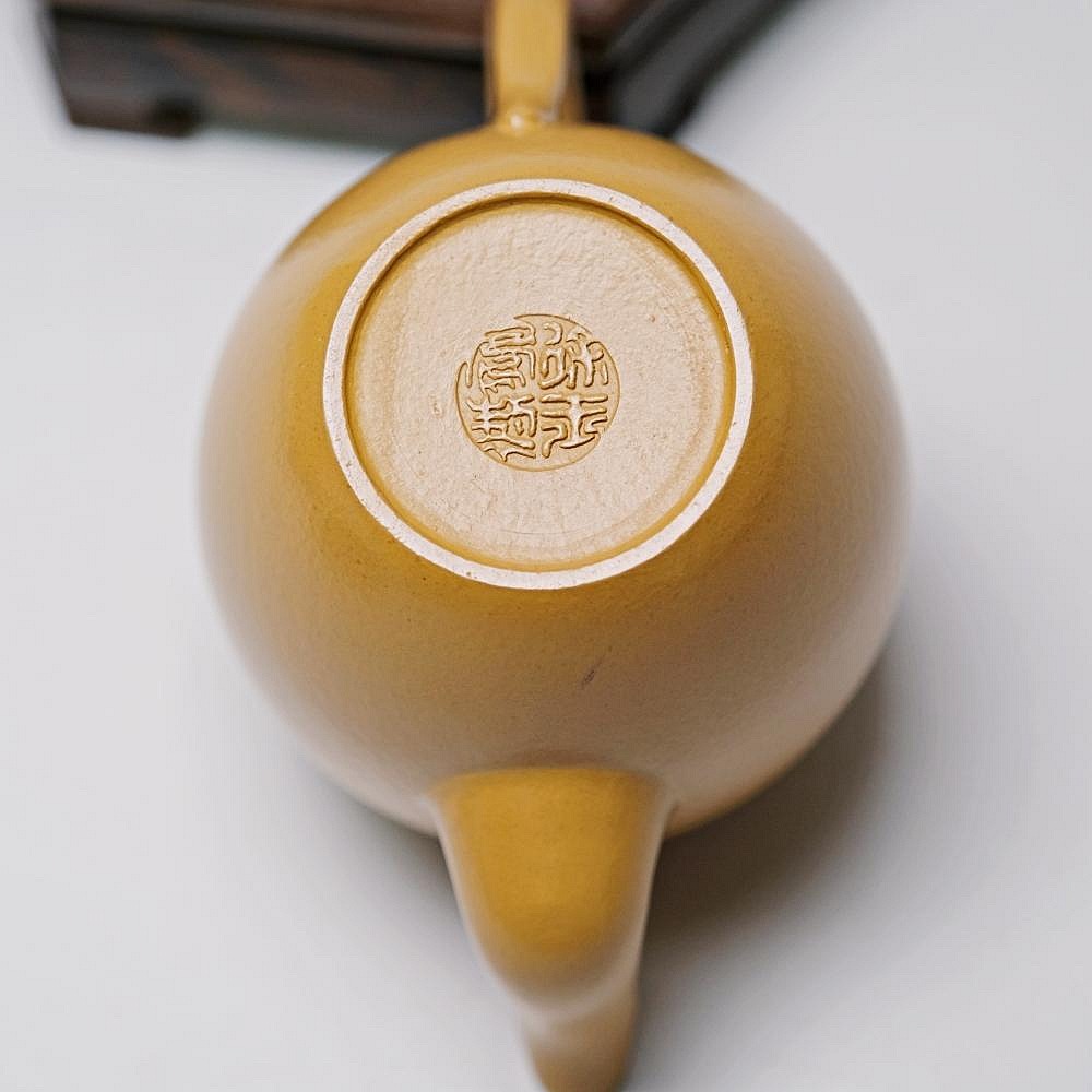 【自在坊茶具】徐玉鳳黃金朱泥美人肩壺─130ml 工藝師手作 原礦紫砂 宜興茶壺 一把好壺 出湯順暢 三寸不斷-細節圖8