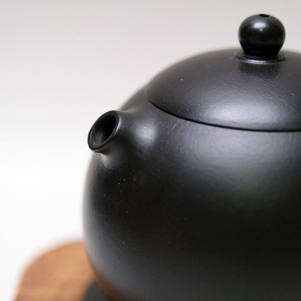 【自在坊茶具】沈丹梧灰河豚西施─200ml 工藝師手作 原礦紫砂 宜興茶壺 一把好壺 出湯順暢 三寸不斷-細節圖3