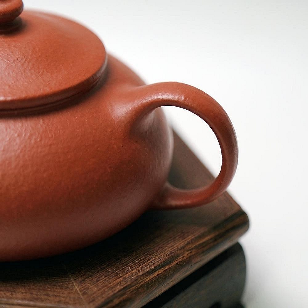 【自在坊茶具】段麗娟梨皮朱泥寒江壺─120ml 工藝師手作 原礦紫砂 宜興茶壺 一把好壺 出湯順暢 三寸不斷-細節圖4