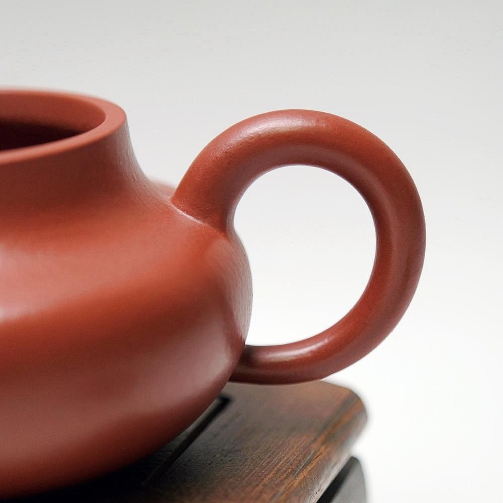 【自在坊茶具】李麗華朱泥君德壺─150ml 工藝師手作 原礦紫砂 宜興茶壺 一把好壺 出湯順暢 三寸不斷-細節圖5