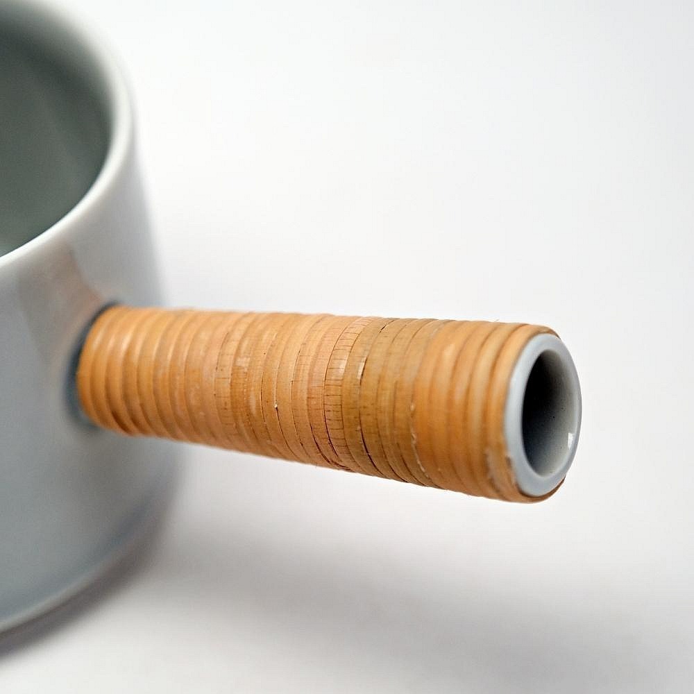 【自在坊茶具】冰灰釉藤編側把茶海─190ml 側把茶海 茶海 公道杯 陶瓷茶海 分茶器【滿599免運】-細節圖4
