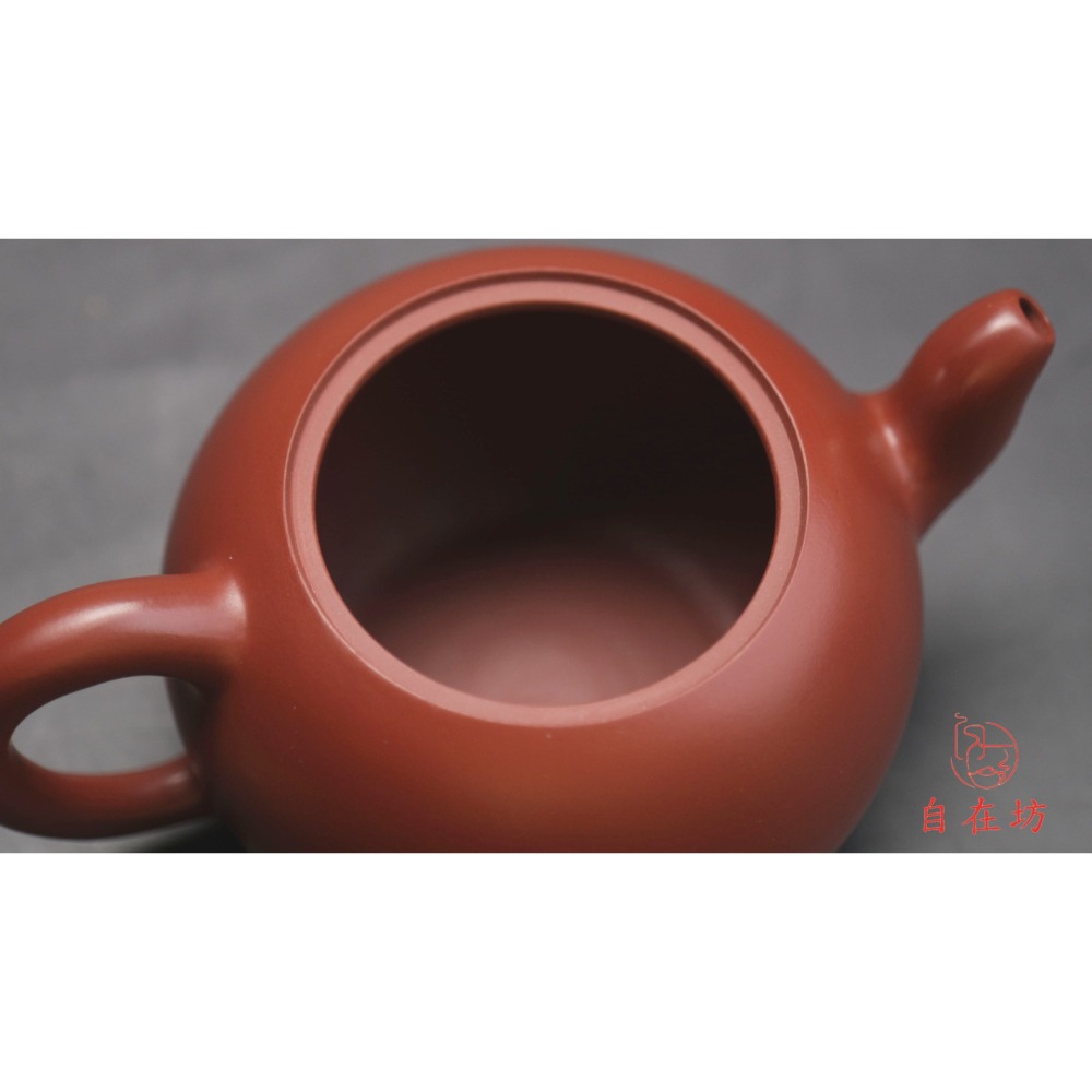 【自在坊茶具】茶壼 紫砂壼 宜興紫砂【邵美華大紅袍一粒珠壺-320ML】工藝師手作手工茶壼 出湯順暢【全館滿599免運】-細節圖8