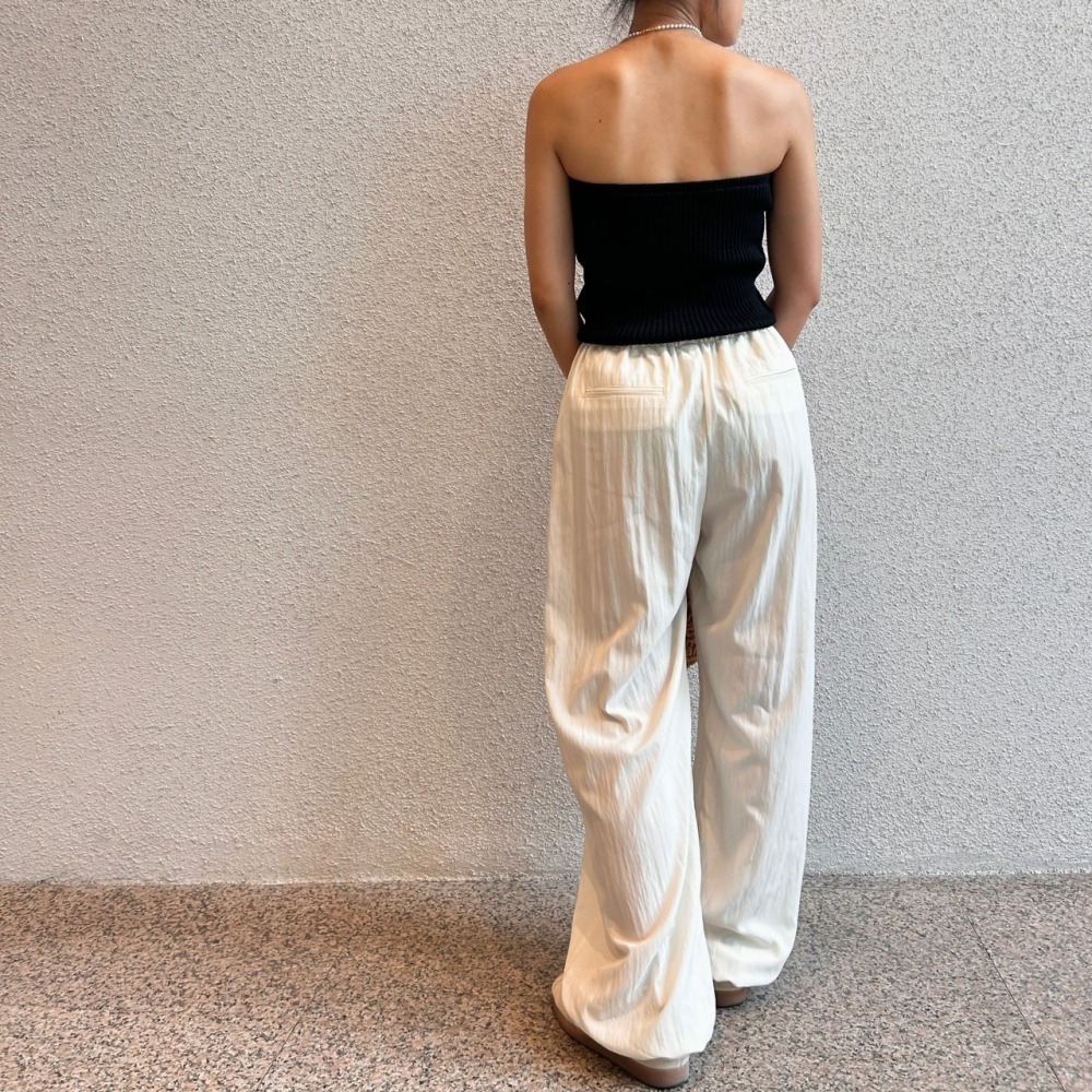 O&J-韓版小花平口針織上衣-黑色-細節圖2