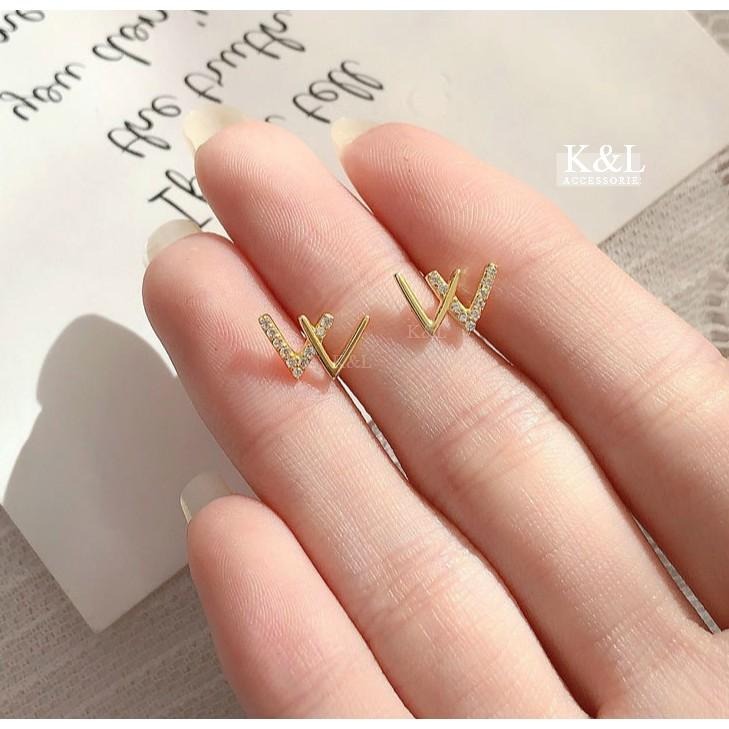 現貨。【全純銀輕14K金】歐美雙V微鑽 字母耳環 W耳環 輕奢系列 氣質 簡約 百搭 情人節 禮物  生日 耳環 小耳環-細節圖4