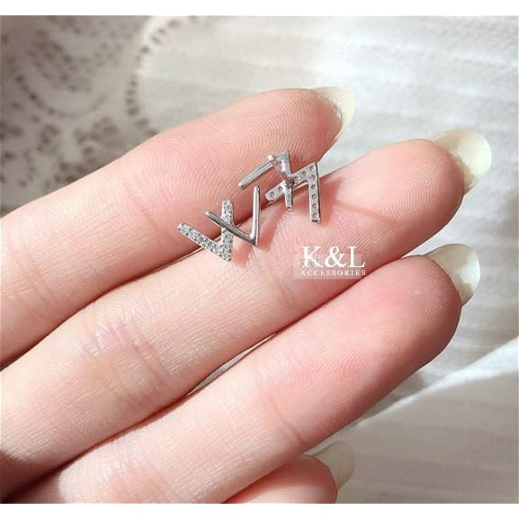 現貨。【全純銀輕14K金】歐美雙V微鑽 字母耳環 W耳環 輕奢系列 氣質 簡約 百搭 情人節 禮物  生日 耳環 小耳環-細節圖5