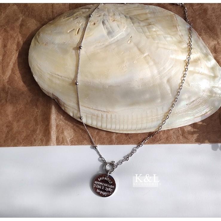 現貨。歐美極簡圓片字母項鍊 大牌設計款 街拍 雜誌款 明星同款 簡約 時尚 鎖骨鏈 頸鍊 歐美項鍊 生日 禮物-細節圖3