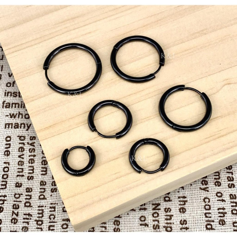 現貨。歐美嘻哈經典款 316L西德鋼 醫療鋼 鈦鋼耳環 圈圈耳環 耳環 鈦鋼耳環 耳扣 鈦鋼圈圈 扣式耳環 耳骨-細節圖3