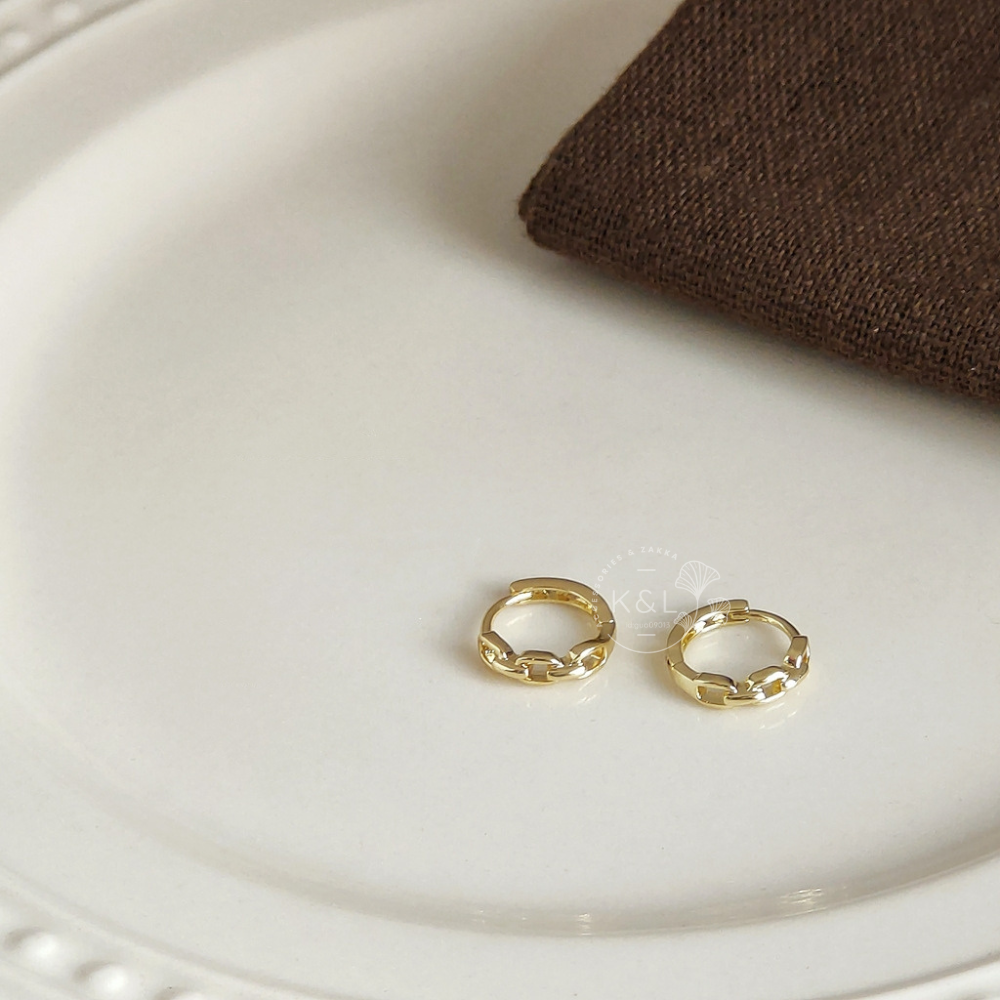 現貨。日韓迷你鍊條小圈耳扣耳環 冷淡INS 極簡風 通勤耳環 日常配戴 耳扣 耳針 耳環 飾品 耳扣耳環 扣式-細節圖3