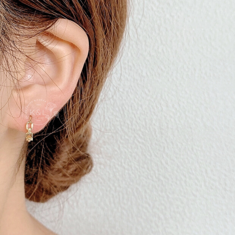 現貨。日韓迷你鍊條小圈耳扣耳環 冷淡INS 極簡風 通勤耳環 日常配戴 耳扣 耳針 耳環 飾品 耳扣耳環 扣式-細節圖6