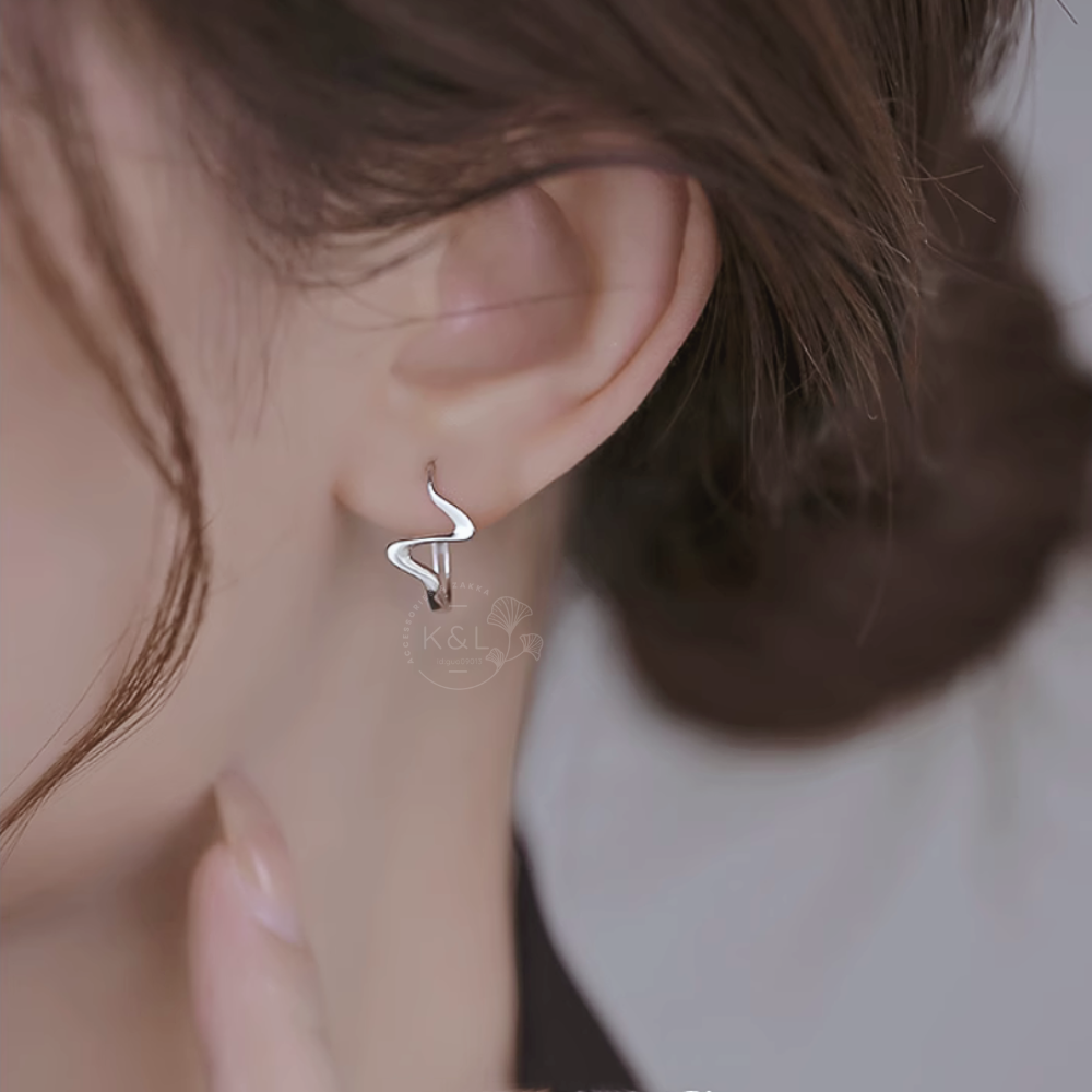 現貨。韓範扭曲不規則耳扣耳環 街拍款 設計款 歐美耳環 簡約耳環 通勤耳環 個性 百搭 雜誌款 耳環 飾品-細節圖4