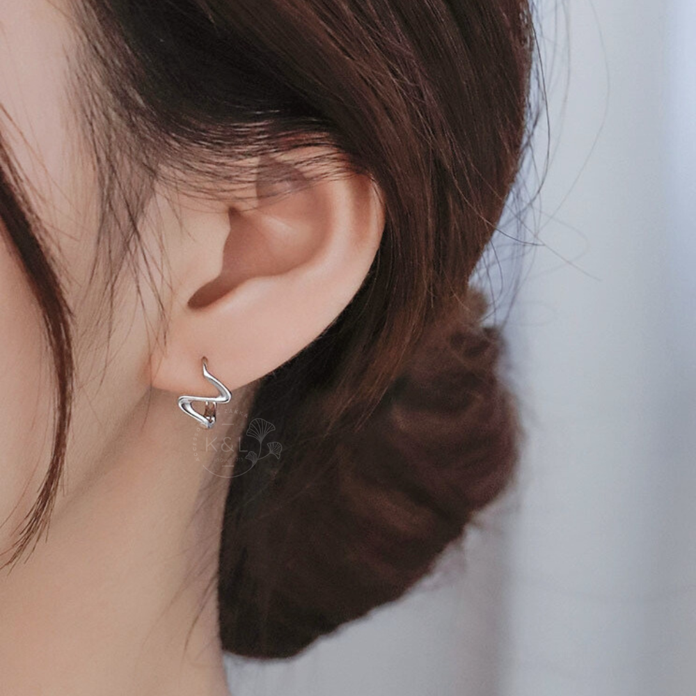 現貨。韓範扭曲不規則耳扣耳環 街拍款 設計款 歐美耳環 簡約耳環 通勤耳環 個性 百搭 雜誌款 耳環 飾品-細節圖5