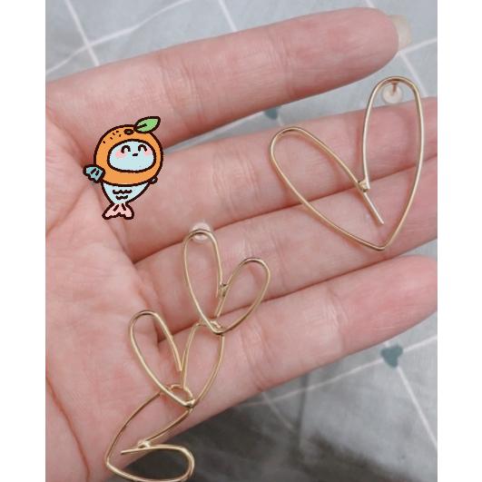 全新台灣現貨   手繞線條多層次愛心 不對稱愛心  耳針 耳飾-細節圖4