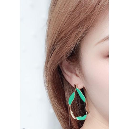 全新台灣現貨  浮誇時尚綠 扭結水滴 耳針 耳飾-細節圖2