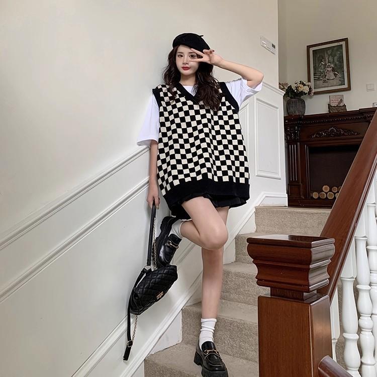 全新台灣現貨 棋盤格紋毛衣背心 V領ins套頭 港風日潮流復古寬鬆針織衫馬甲-細節圖5