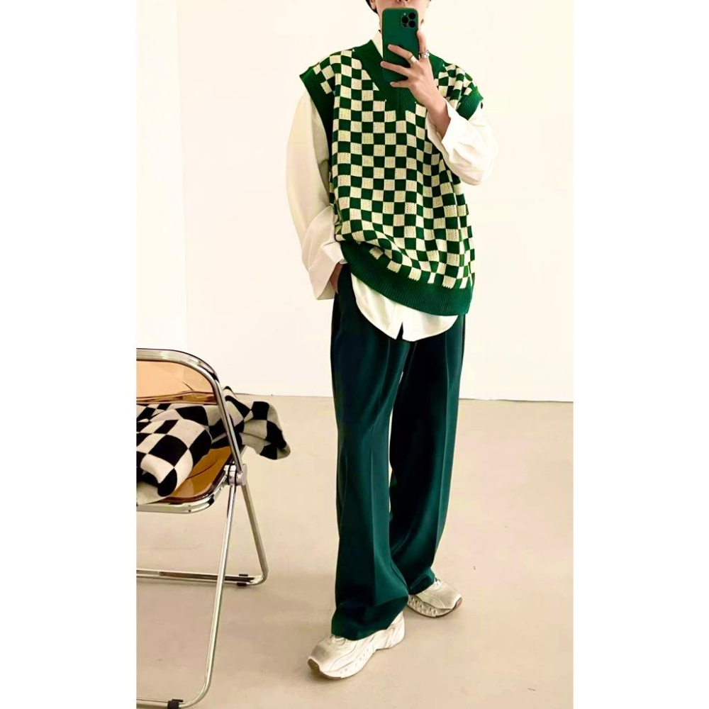 全新台灣現貨 棋盤格紋毛衣背心 V領ins套頭 港風日潮流復古寬鬆針織衫馬甲-細節圖7