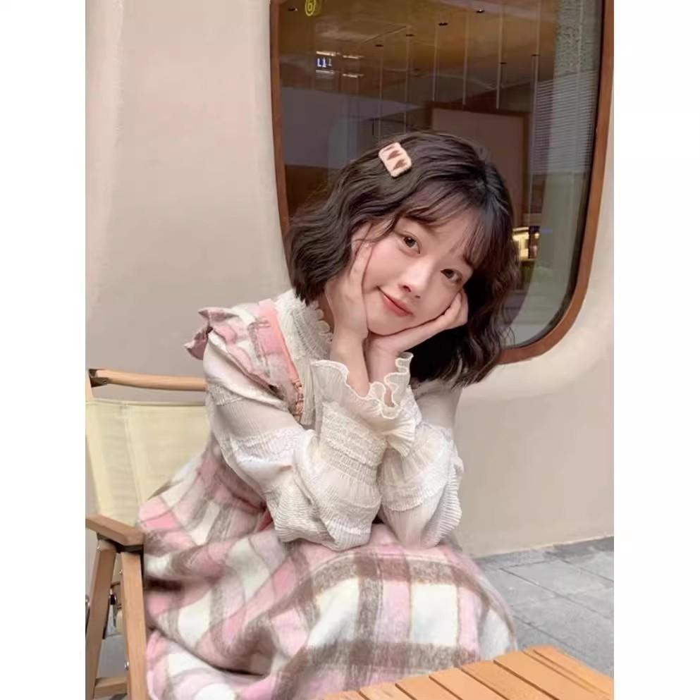 全新台灣現貨 法式溫柔奶甜格紋小飛袖背帶連身裙 學院風小個子氣質背心洋裝-細節圖2